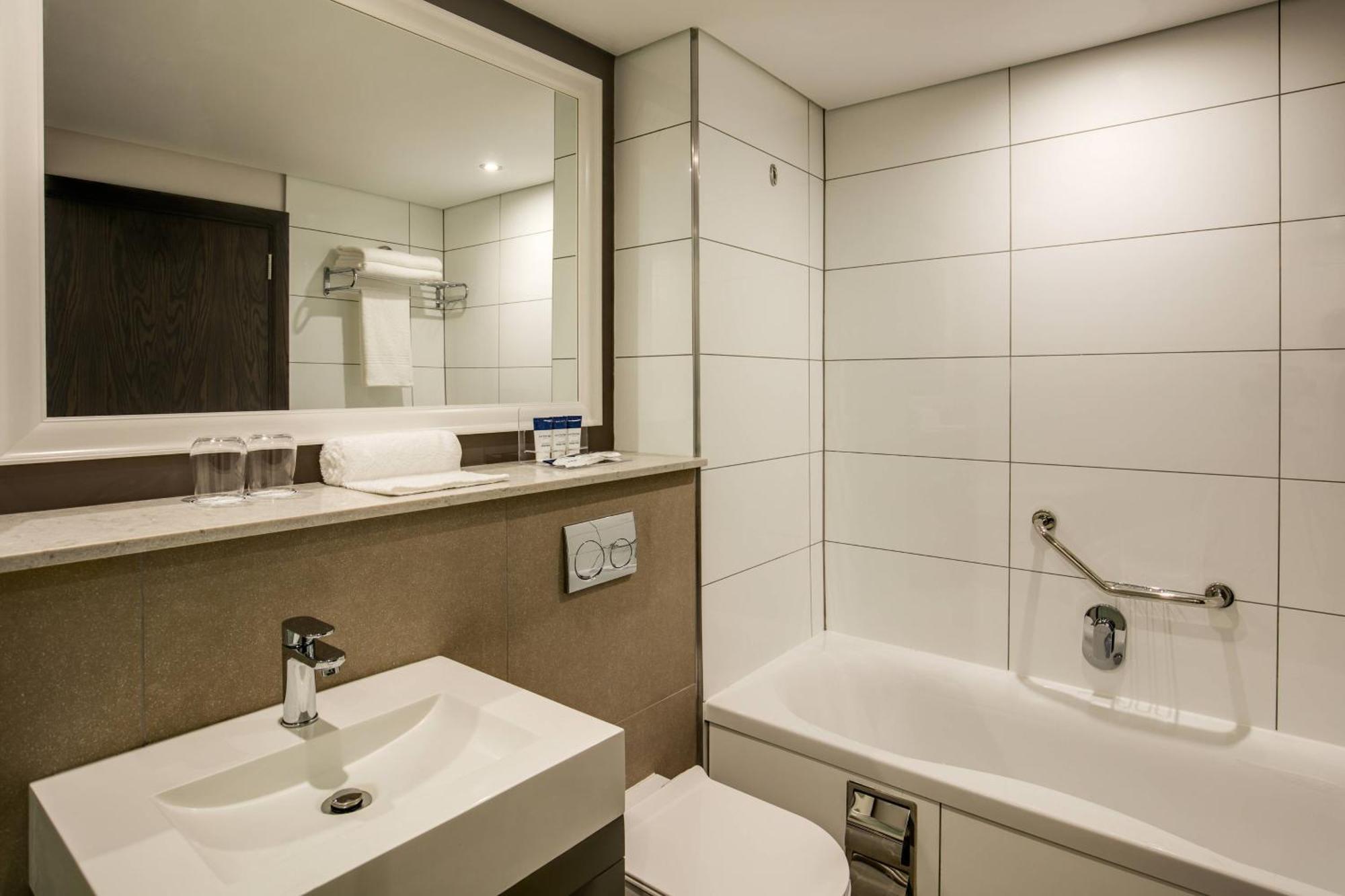 Protea Hotel By Marriott Durban Umhlanga Екстериор снимка